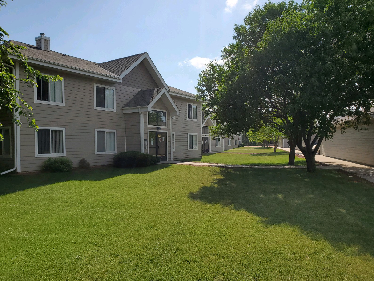 Lake Grace Apartments, 1108 Village Rd, Chaska, MN RentCafe